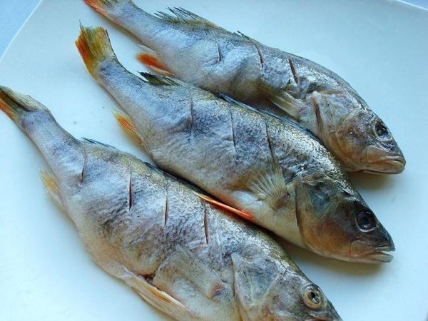 做麻辣鱼时,直接下锅煮就大错特错,记住这个方法,又麻又香