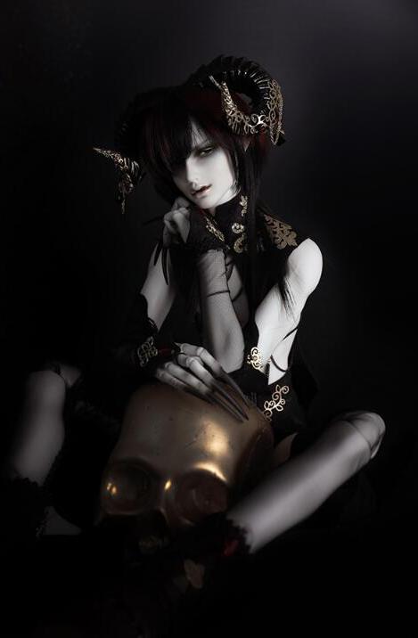 bjd娃娃美图:浓重的妆容,黑暗的美感,妆容奇特却很精致