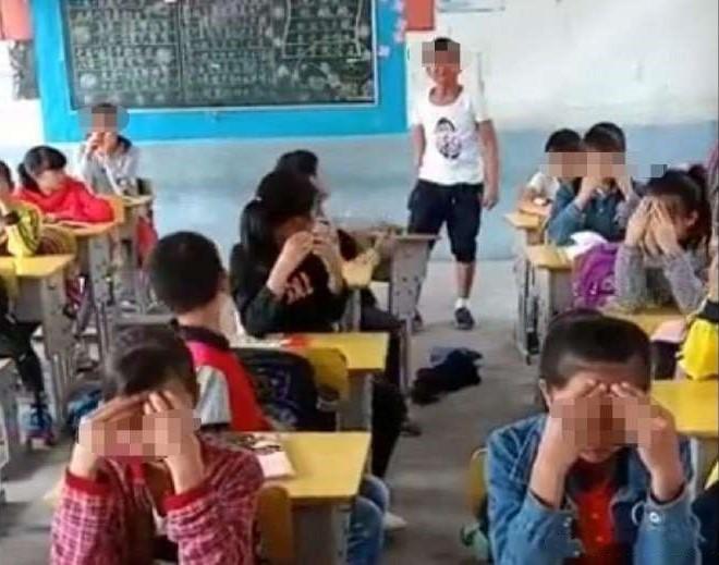 小学生课堂上打砸同学,辱骂老师,老师万般无奈之下只能拍视频