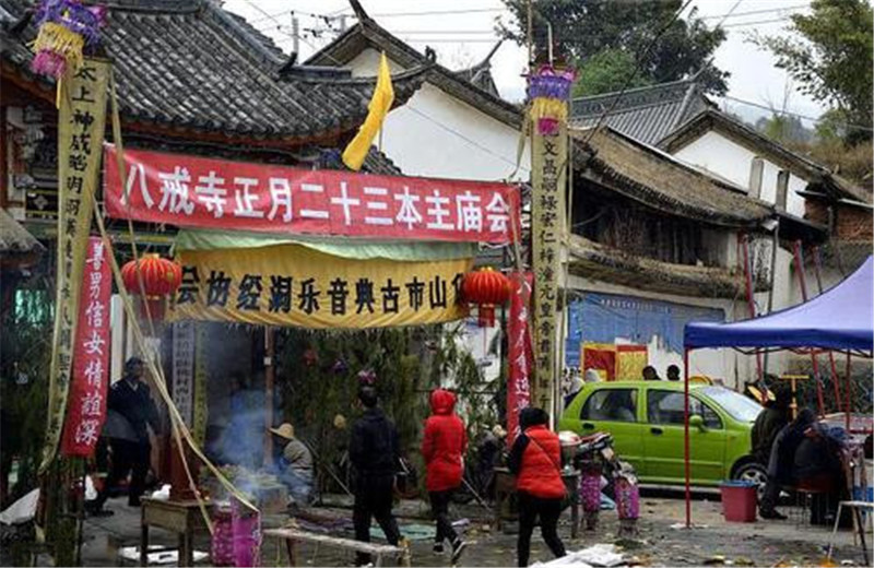 全国唯一崇拜猪八戒的地方,供奉香火千年,在寺里求桃花有求必应