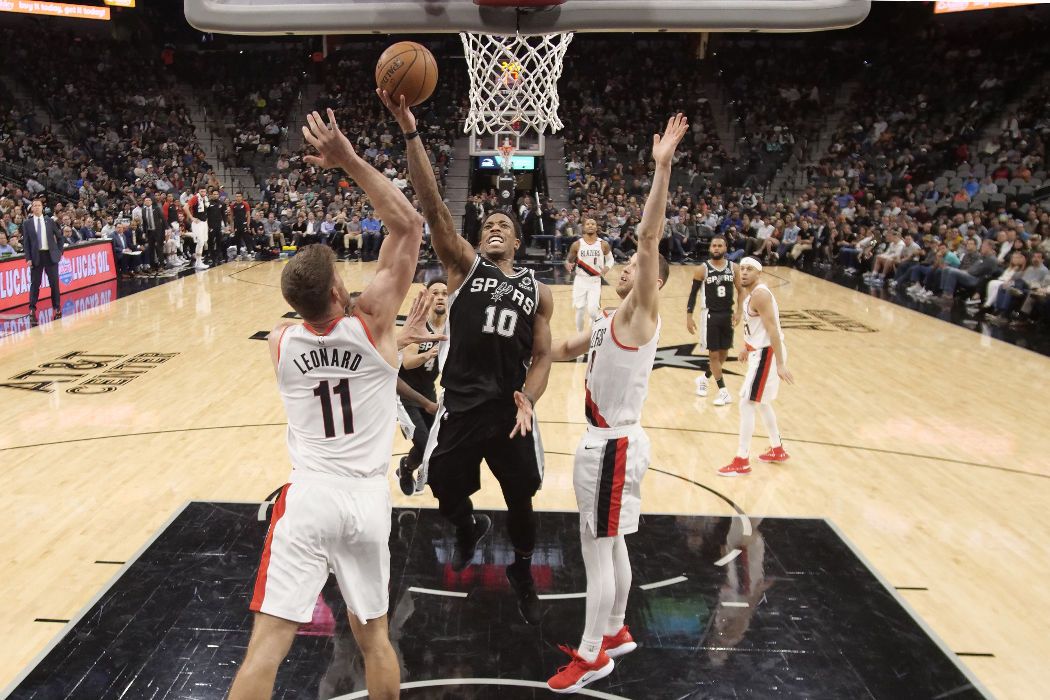 篮球——nba常规赛:马刺胜开拓者