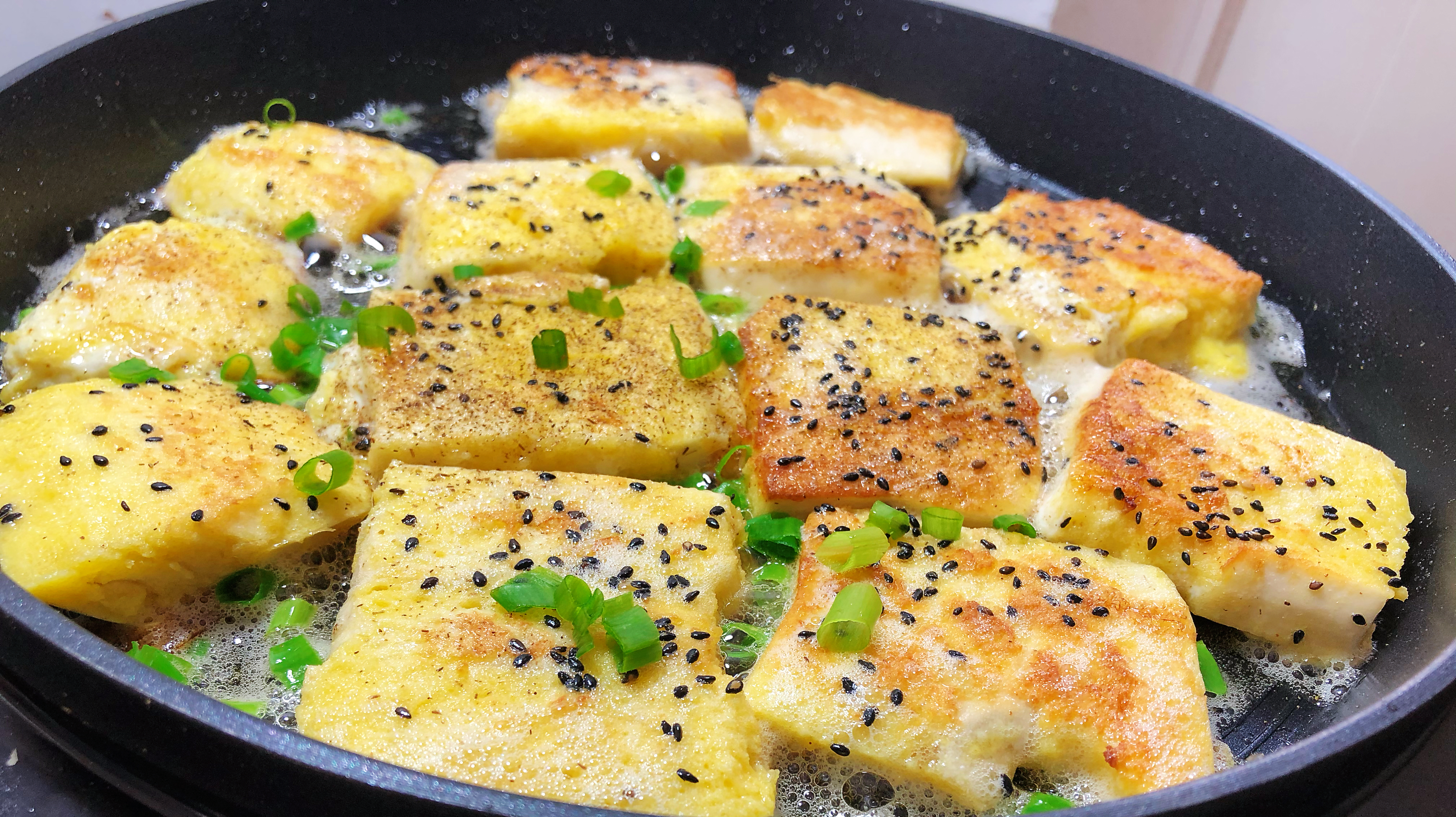 1个电饼铛,2个剩馒头,一切一蘸,全家早餐分分钟搞定,营养好吃