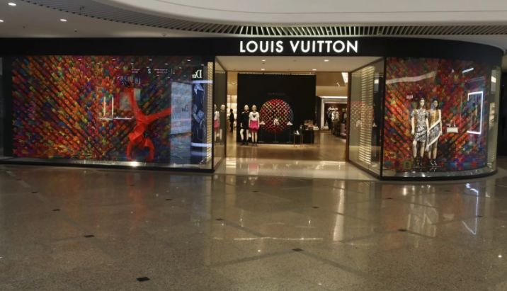 月租高达500万,九龙仓拒绝减租,lv香港时代广场店将关闭