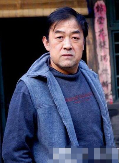 老戏骨李建义生活坎坷 和妻子生活照曝光 他一儿一女 非常低调