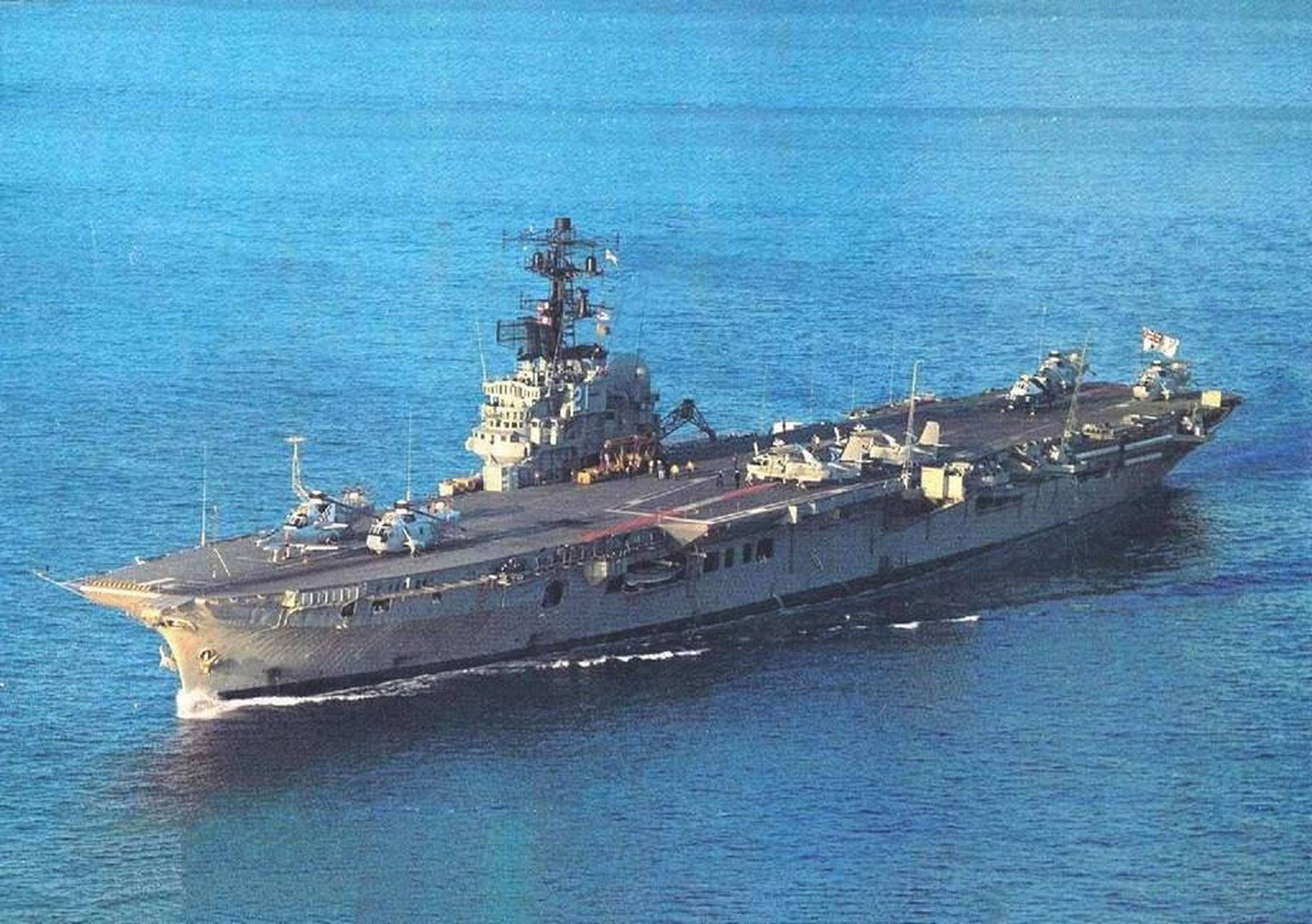 海军成立70周年#【发展历程】051型驱逐舰是70年代