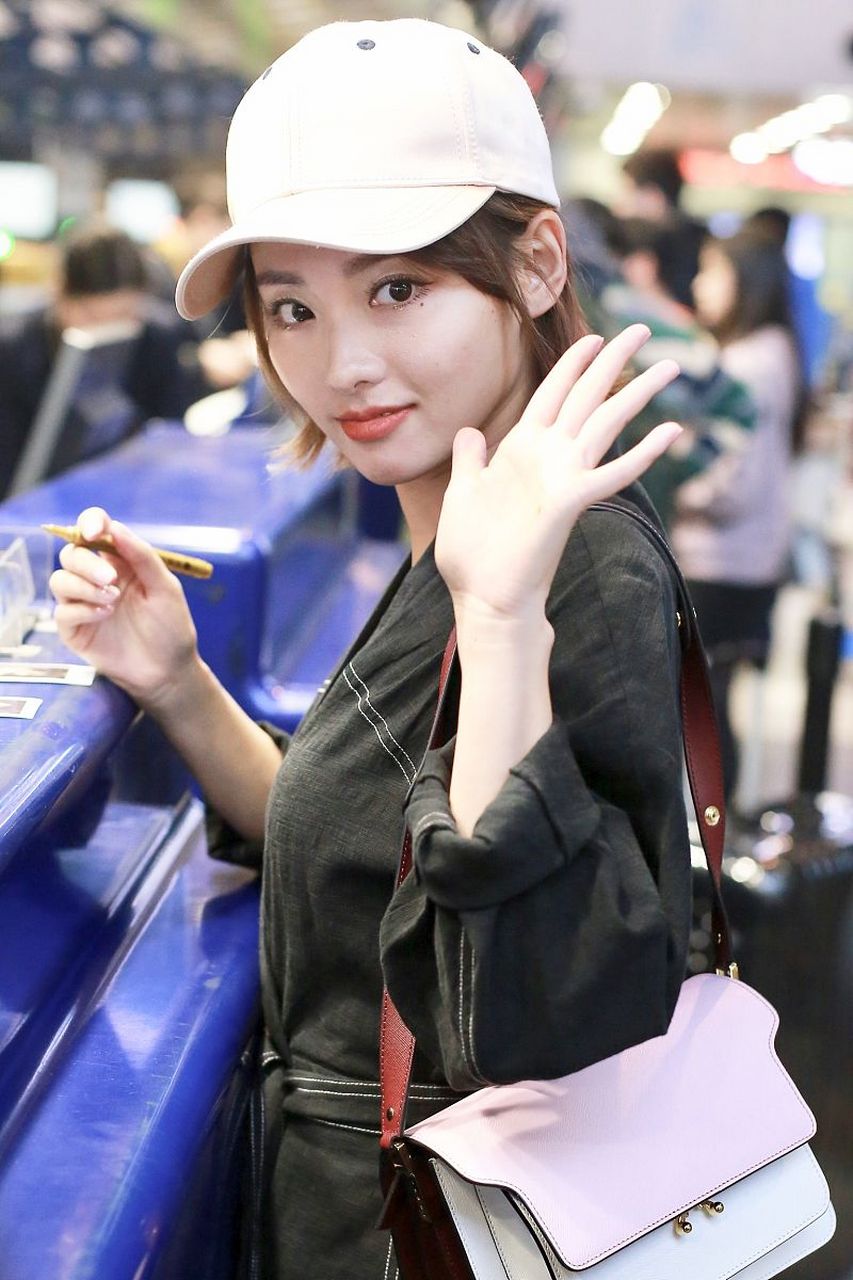 张嘉倪还是那么美,她在事业巅峰期结婚生子,离婚后的张嘉倪还是美的