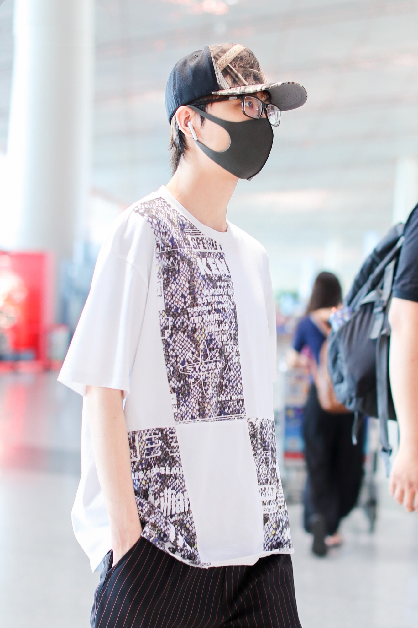 2018年7月28日,歌手许嵩现身北京机场