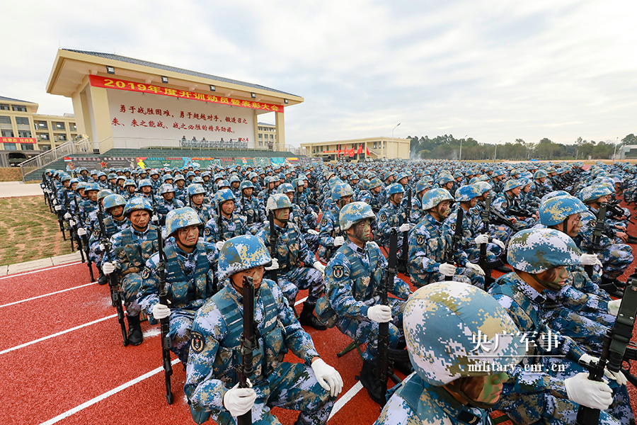 海军陆战队全副武装新年开训状态满分