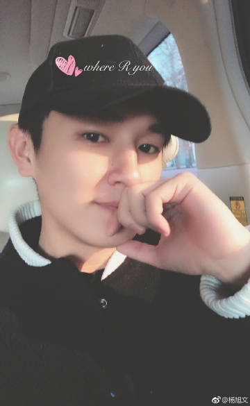 小鲜肉杨旭文微博晒图:早上好呀,好想回学校上课