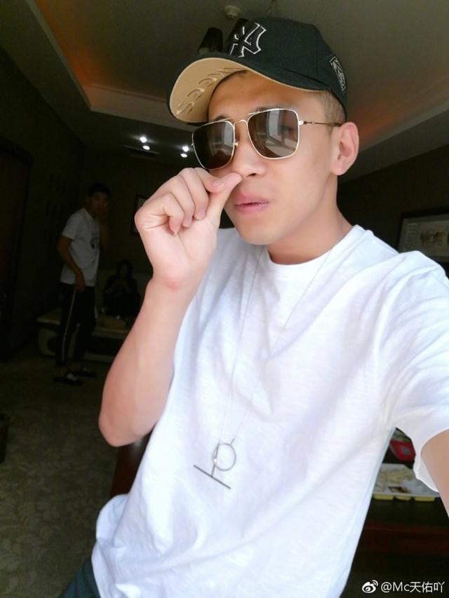 赵本山女儿球球回应天佑粉丝:他自己作死和我爸没关系!