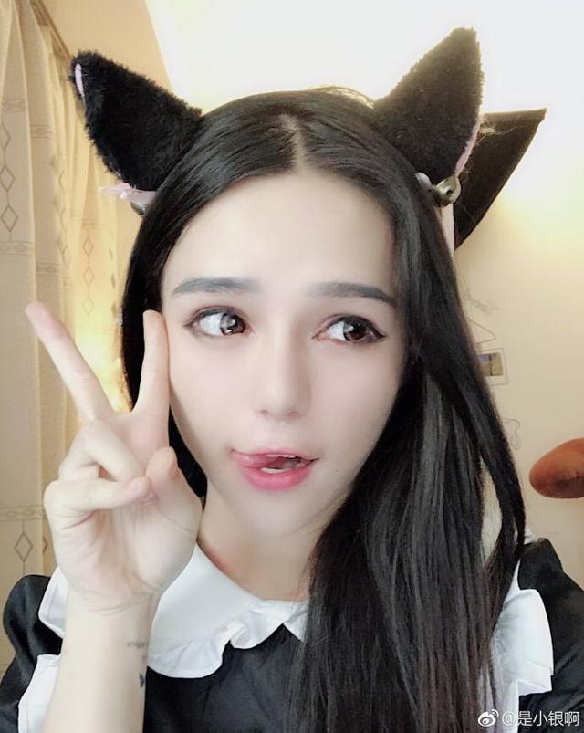 伪娘主播变身性感小猫咪  网友:放开那只猫!让我先来!