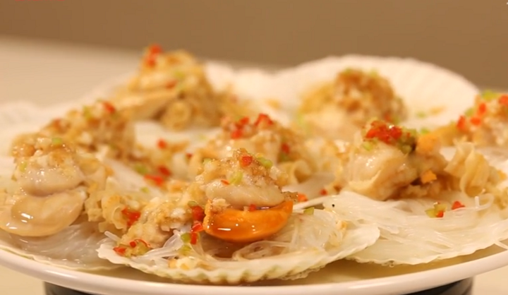 广东经典菜肴粉丝蒸扇贝,海鲜宴客菜,既简单,又体面