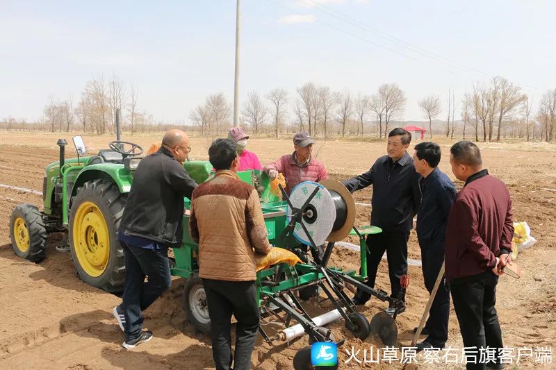 「头条」旗委书记纪全富深入乌兰哈达苏木进行督导调研