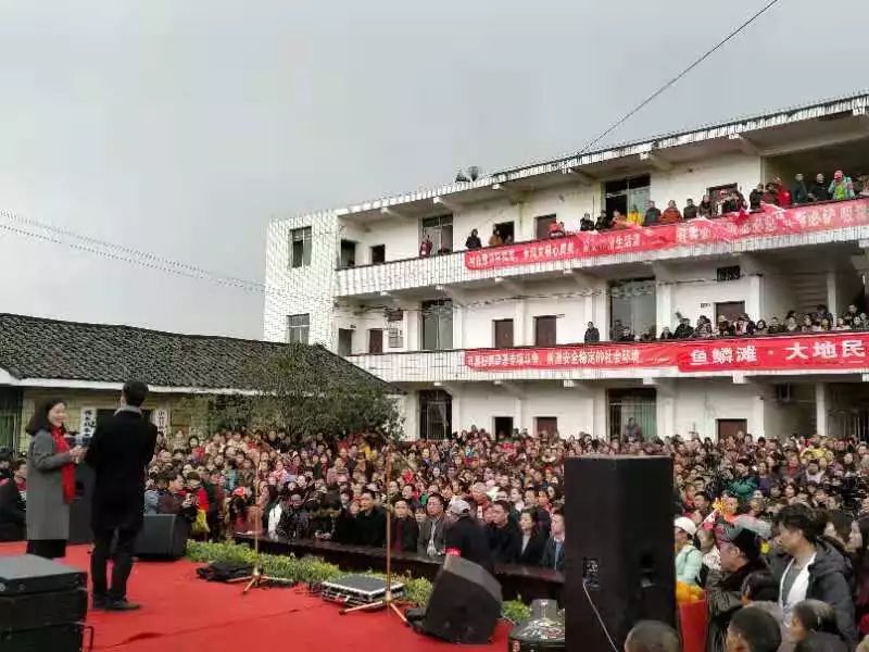 四川鱼鳞滩村:女孩,家庭与家乡建设|记一次"气氛很好"的大地民谣