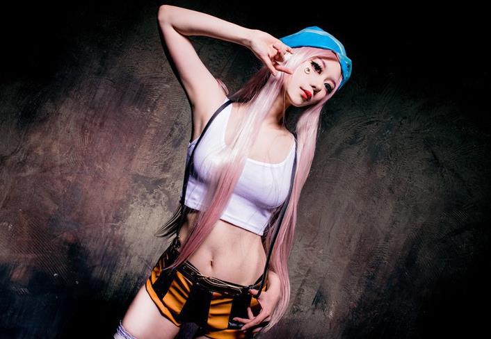 海贼王cos,本以为肉装娜美比较厉害,谁知道被索隆抢了镜!