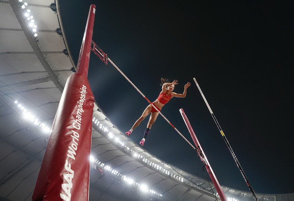 健与美!女子撑杆跳名将李玲,2019田径世锦赛女子撑杆跳上的风采
