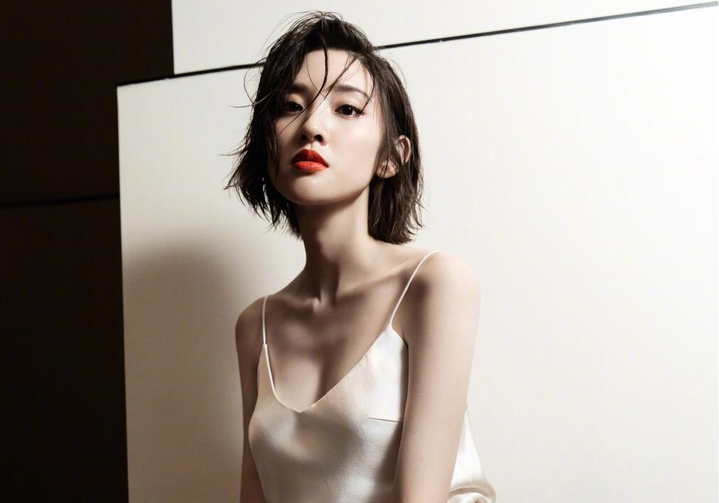 唐艺昕晒孕期游泳照,四肢纤细状态超级好,张若昀的美食白做了!