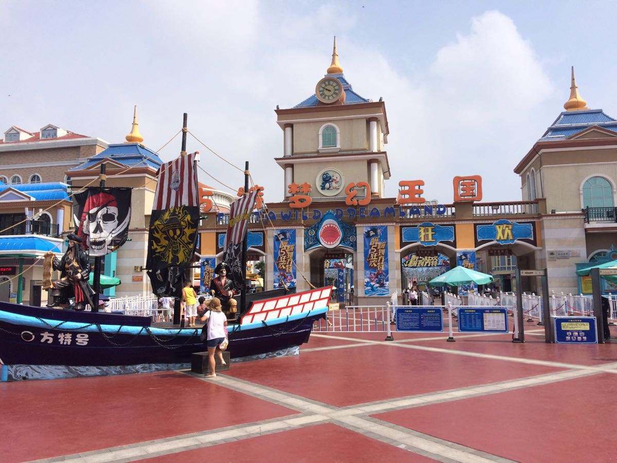 中华常州恐龙园,顾名思义,这是一个围绕恐龙而开设的游乐场.