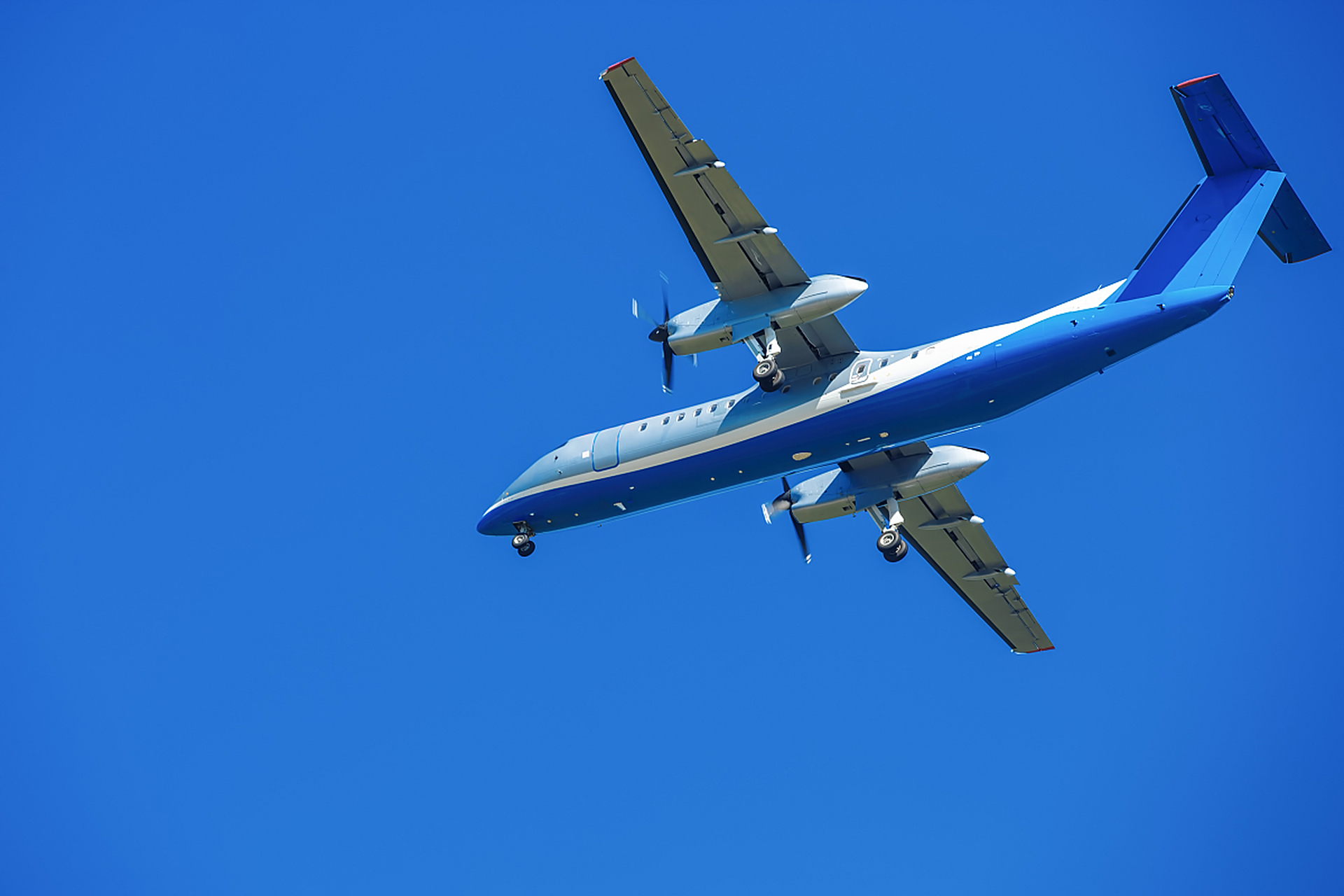 飞机喝什么 有些小型飞机仍采用传统的活塞式发动机,以航空汽油为燃料