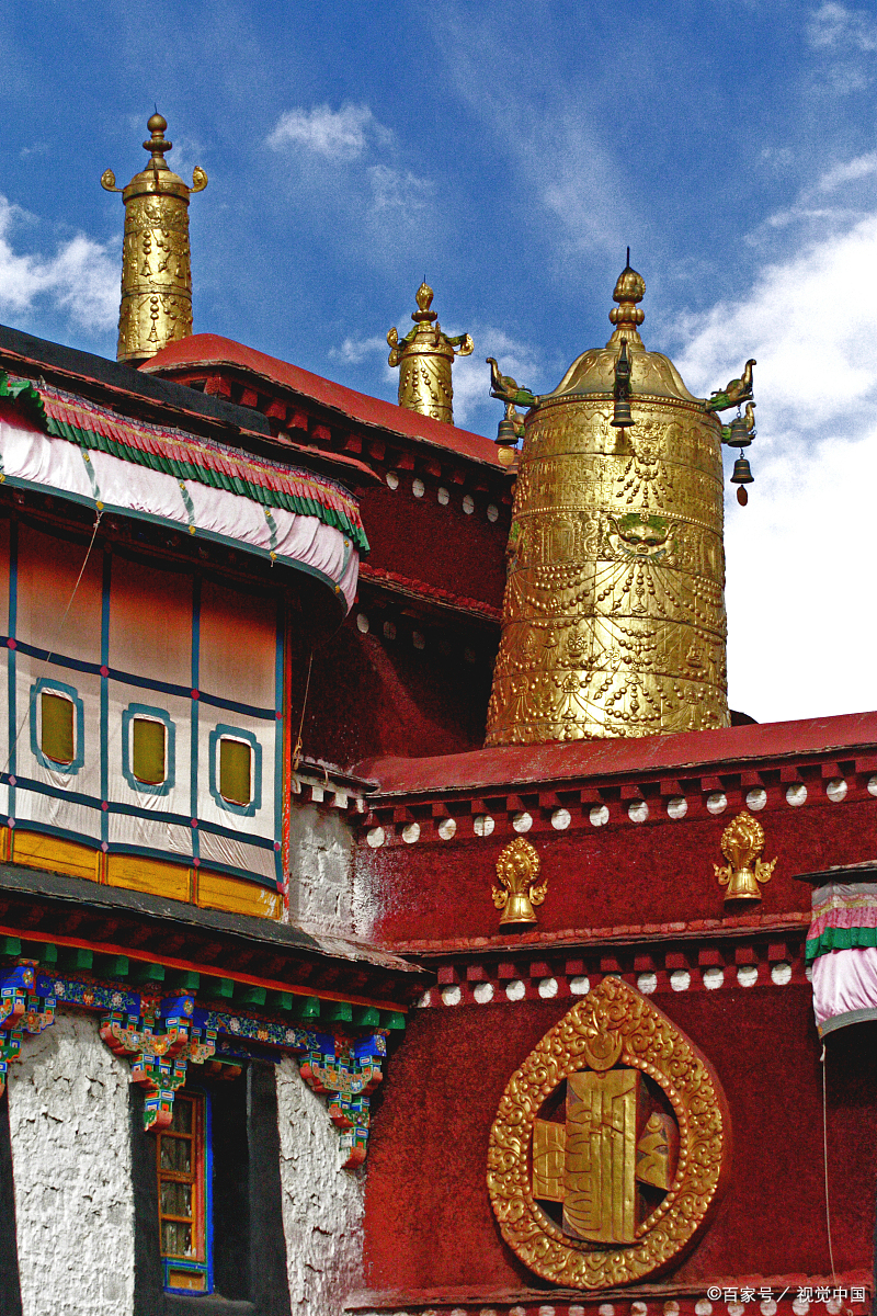 拉萨大昭寺:藏地圣境,探寻千年信仰与美食之旅  当阳光洒落在雪域高原