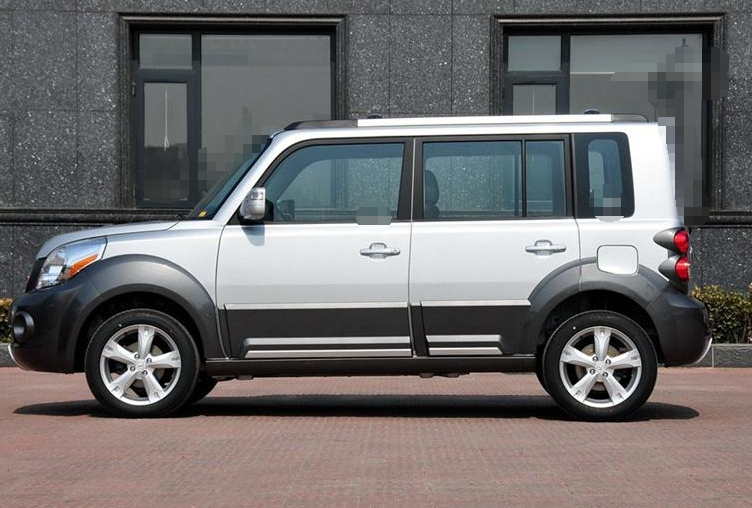 长城m2的整个车设计简约,立体感十足,给人一种很高档的感觉