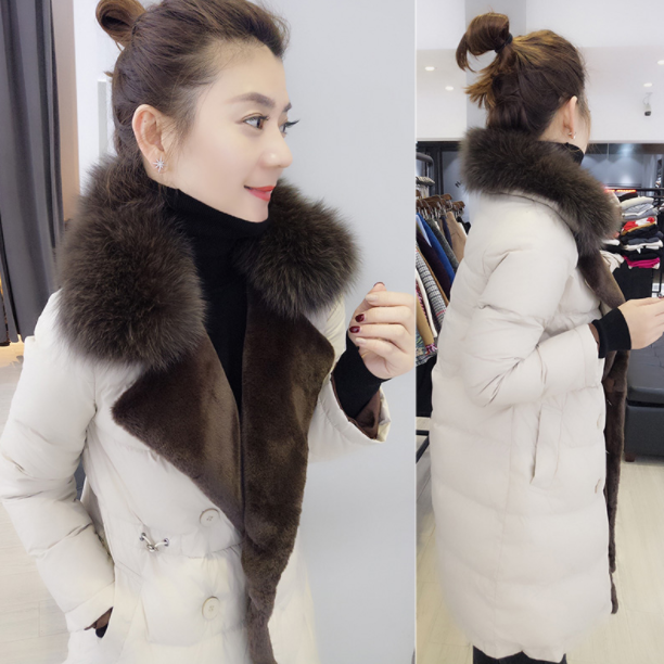 70后女人穿搭别太繁琐,冬季这样穿,有气质显年轻