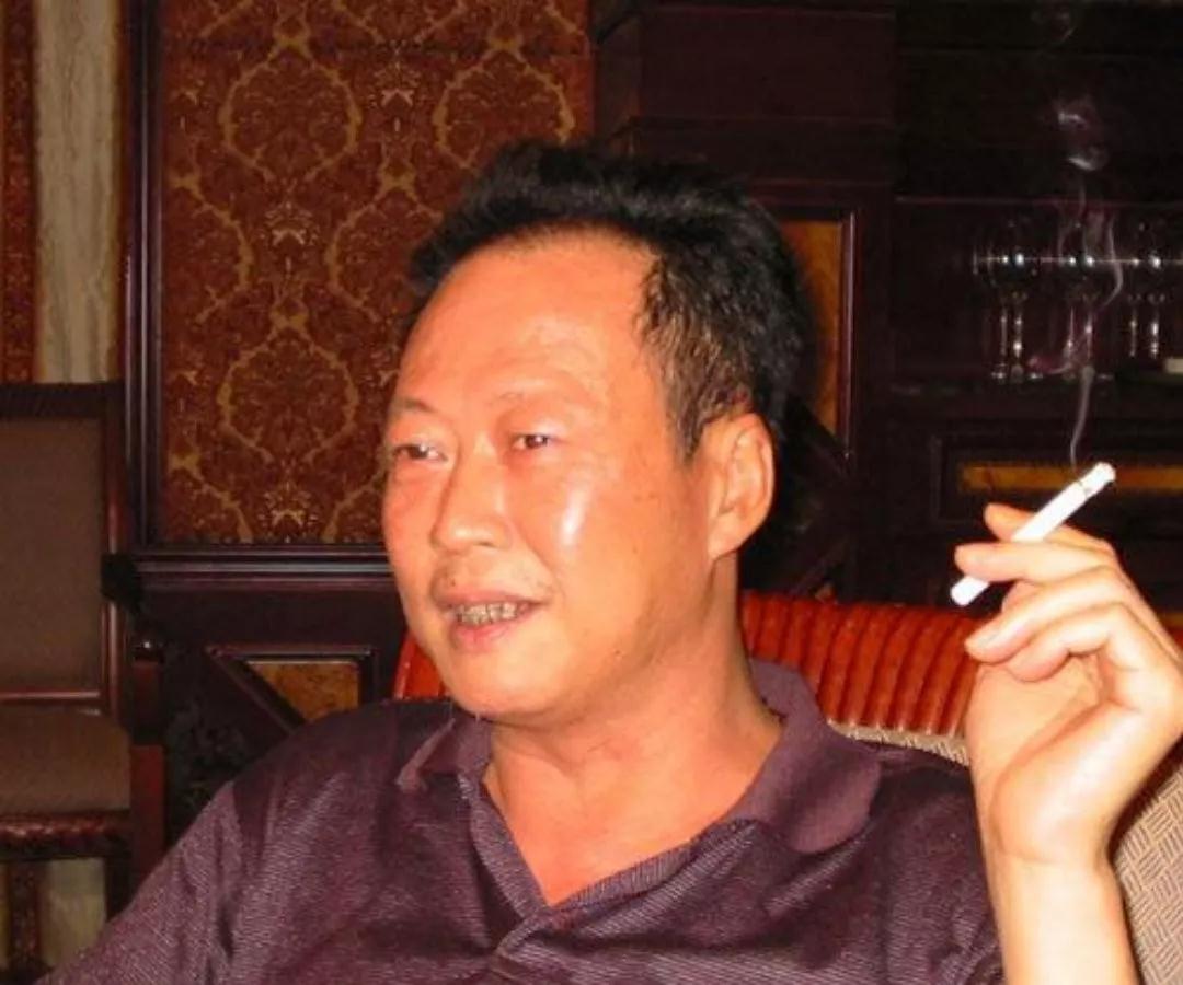 星盛商管上市前夜,黄楚龙独宠二公子丨穿透ipo