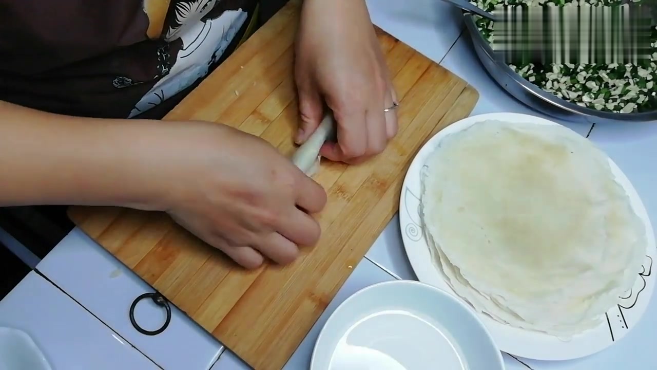 自己在家做春卷,简单易学,色泽金黄,口感酥脆