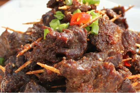一道美味的香辣孜然牛肉条,非常的美味,实力推荐给大家