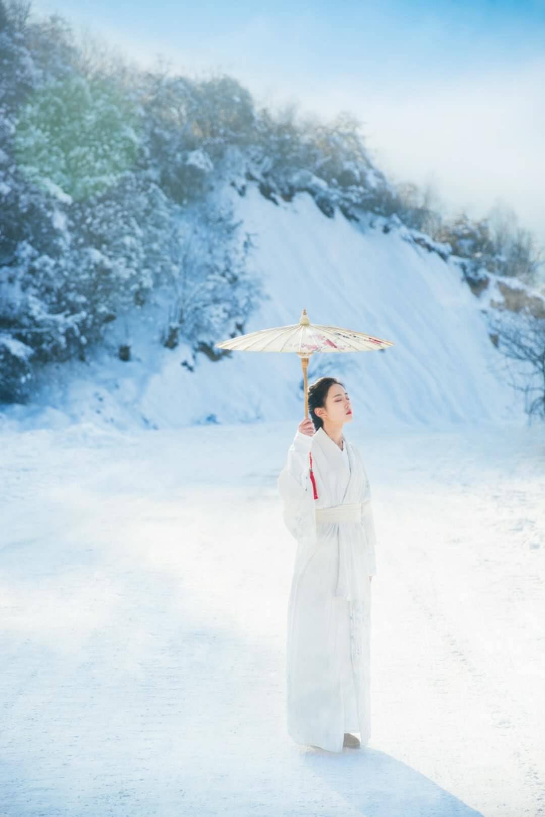 江山如画,美人亦如画,雪山,纸伞渲染汉服文化