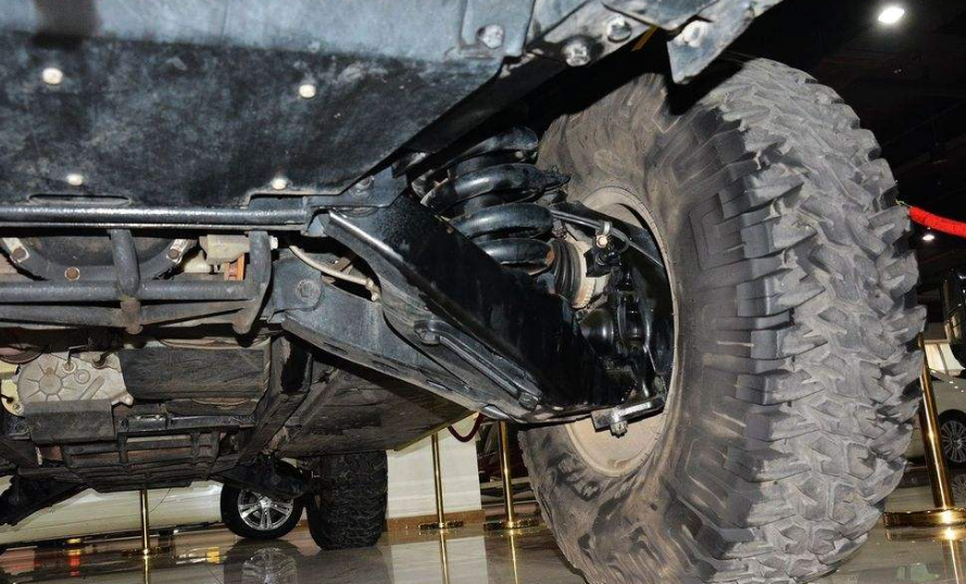 深圳看到一台悍马,极其稀有,车牌五个1,曾经的车主相当风光!