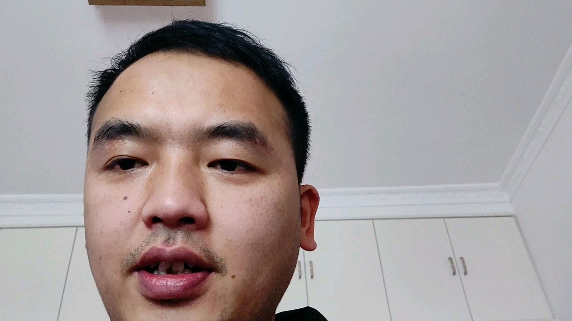 武汉加油,小伙分享青笋木耳做法,希望能帮到你