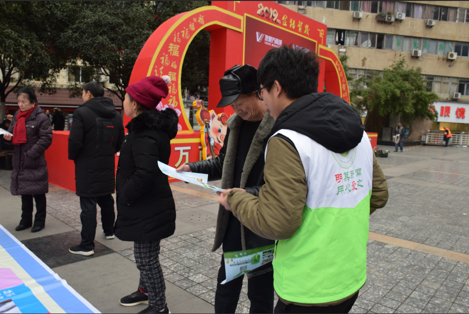 明爱禁毒社工开展"美丽人生拒毒品,禁毒工作不打烊"宣传活动
