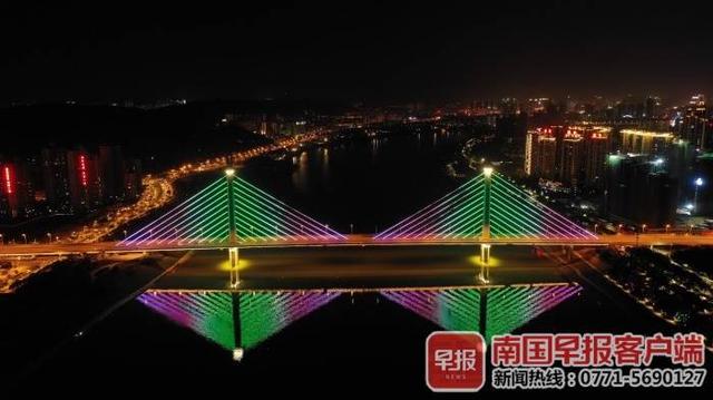 亭子码头夜游邕江游轮图片