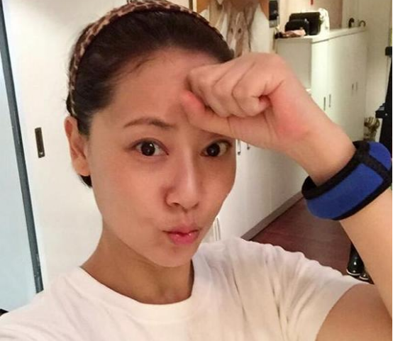 带你看看张卫健的豪宅,香港的房子能有健身房,至少要值个一亿