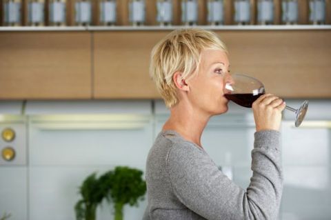 调查:"妈妈喝酒"正在兴起 没有孩子的女性更爱喝酒