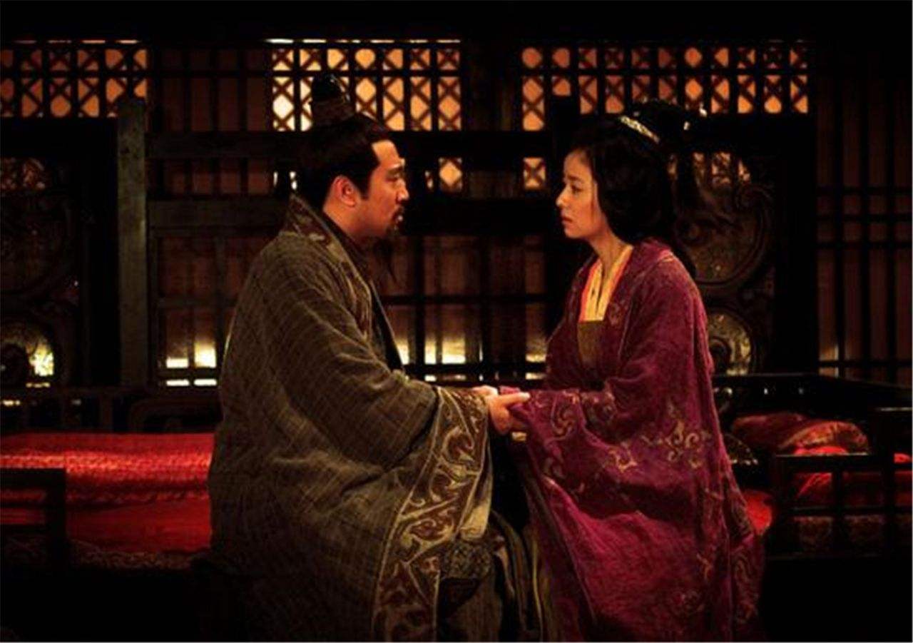 刘备晚上有1个癖好,第4个老婆羞的不敢出门,之后改掉