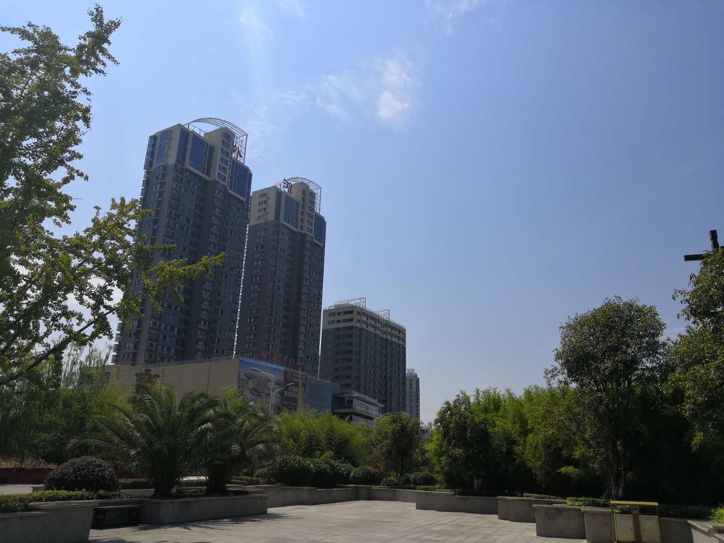 汉中桥南广场江边天真蓝