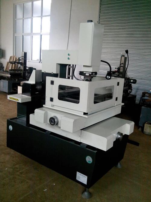 中走丝线切割自动编程系统研究(3)