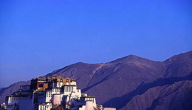 "雪的故乡"喜马拉雅山圣母峰