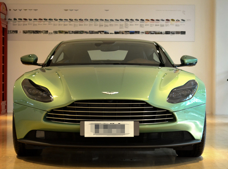 运动感和的时尚感十足的阿斯顿马丁db11