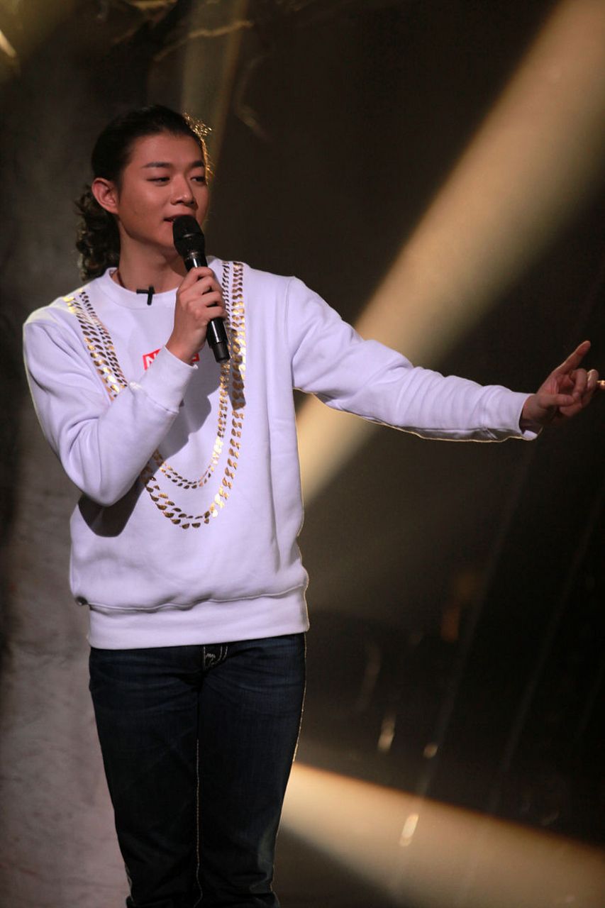 火风回应霍尊新恋情,称赞女方很有教养,同意二人婚事但时间未定,5月16