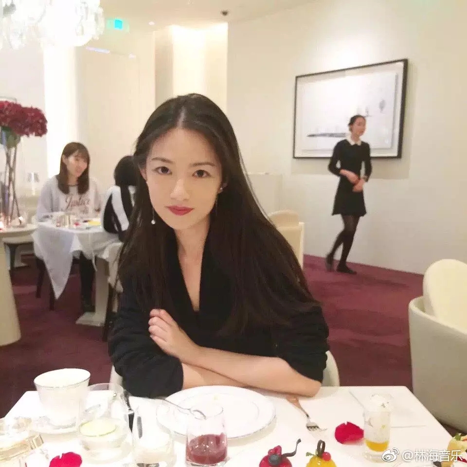 《琵琶语》的老艺术家林海居然娶了95后娇妻!网友:比俞飞鸿丑!