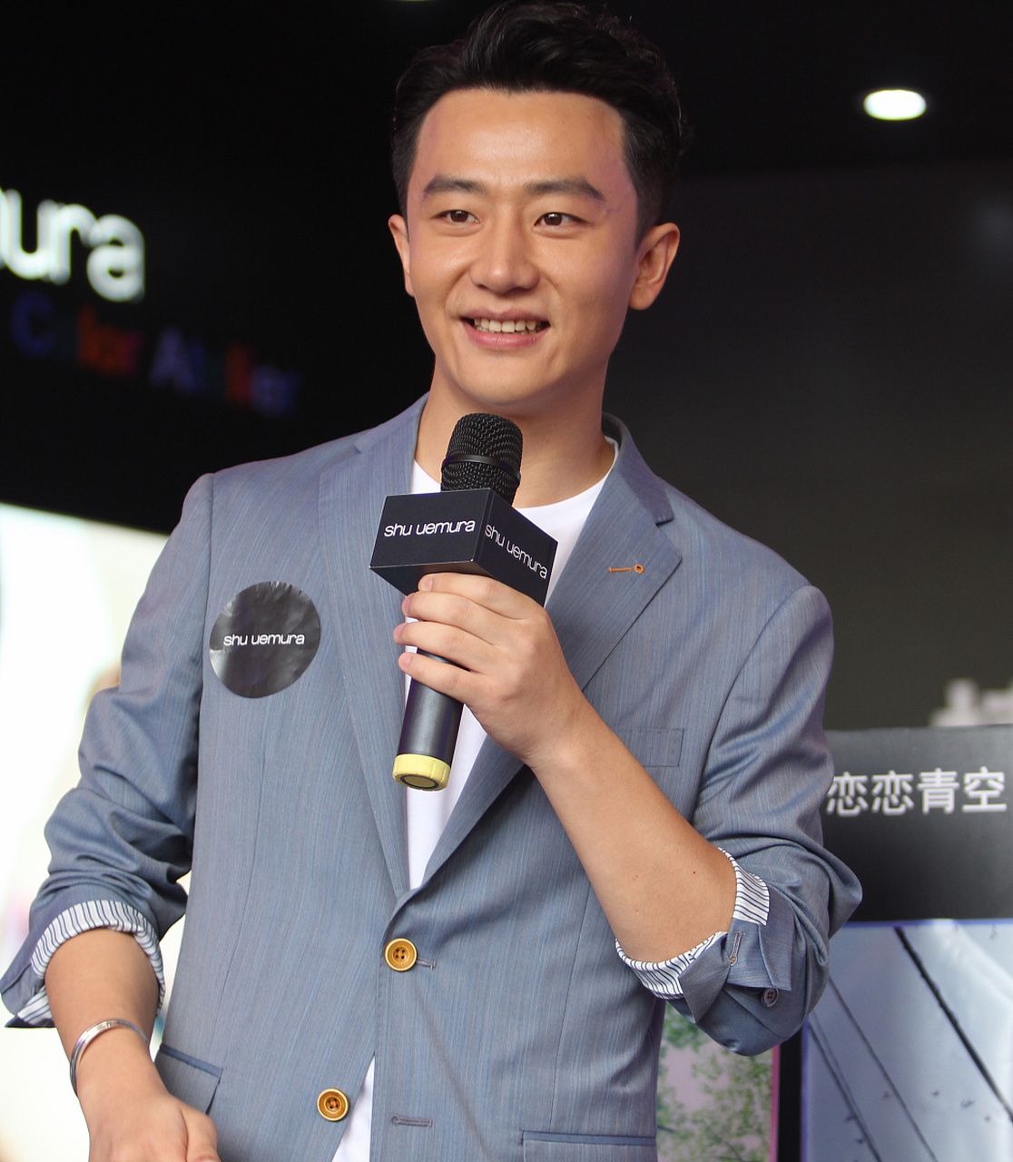 对于这对的恋情网友早已经见怪不怪了,不过由于黄轩官宣恋情已久,不