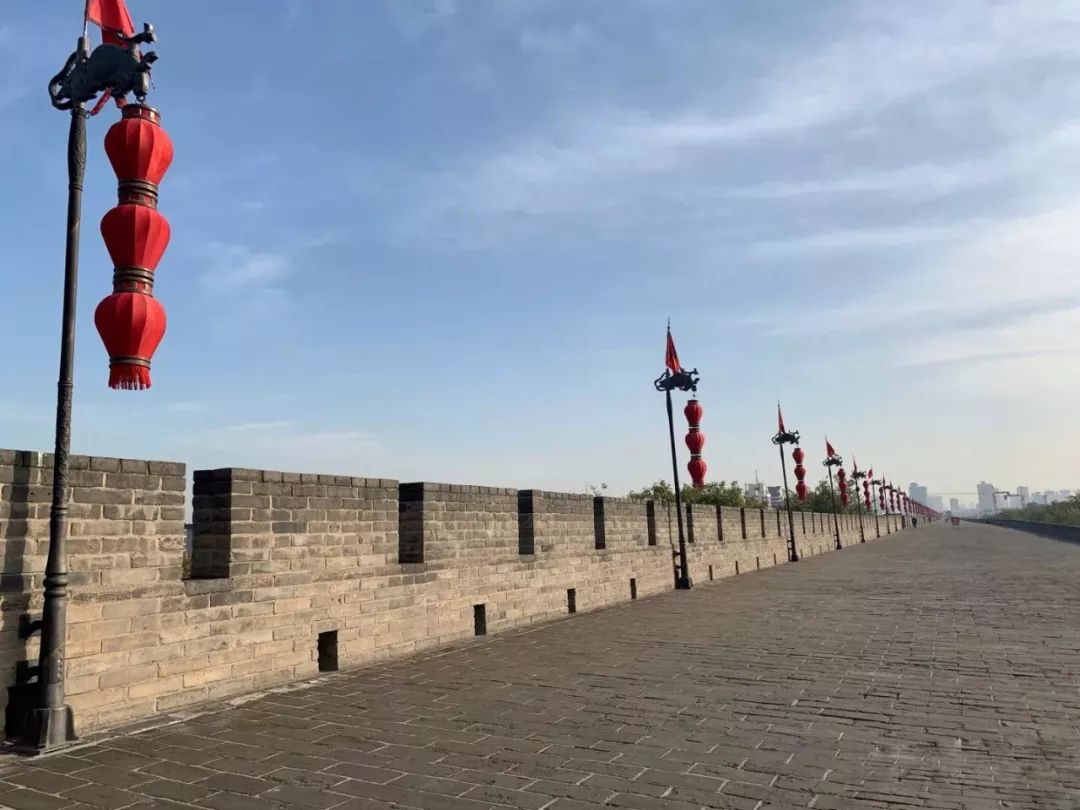 是中国现存规模最大,保存最完整的古代城墙.