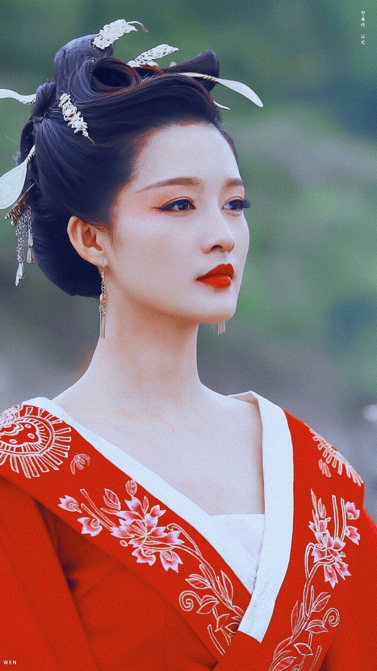 李沁的红衣造型才是真绝色,网友感慨:红颜祸水也不过如此吧!
