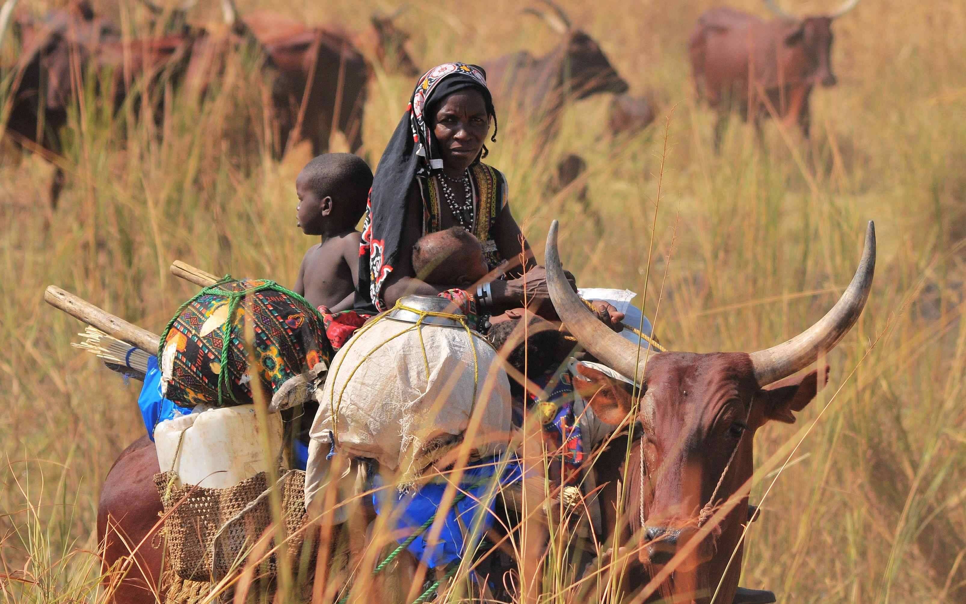 非洲"鸵鸟人",天生长着两个脚趾,至今过着与世隔绝的原始生活