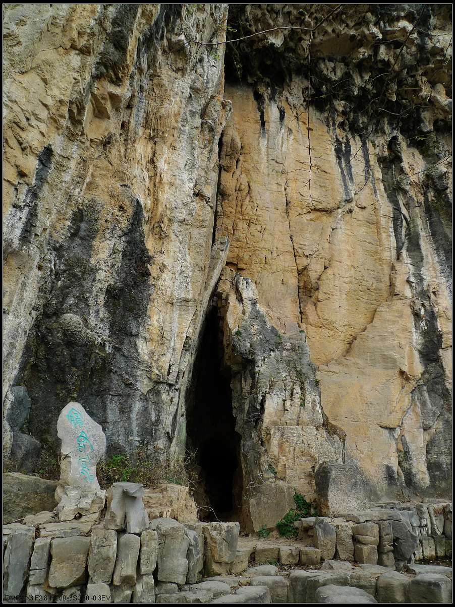 沂蒙古墓棺木共两层,底下一层粉末,让专家确认墓主人身份不简单