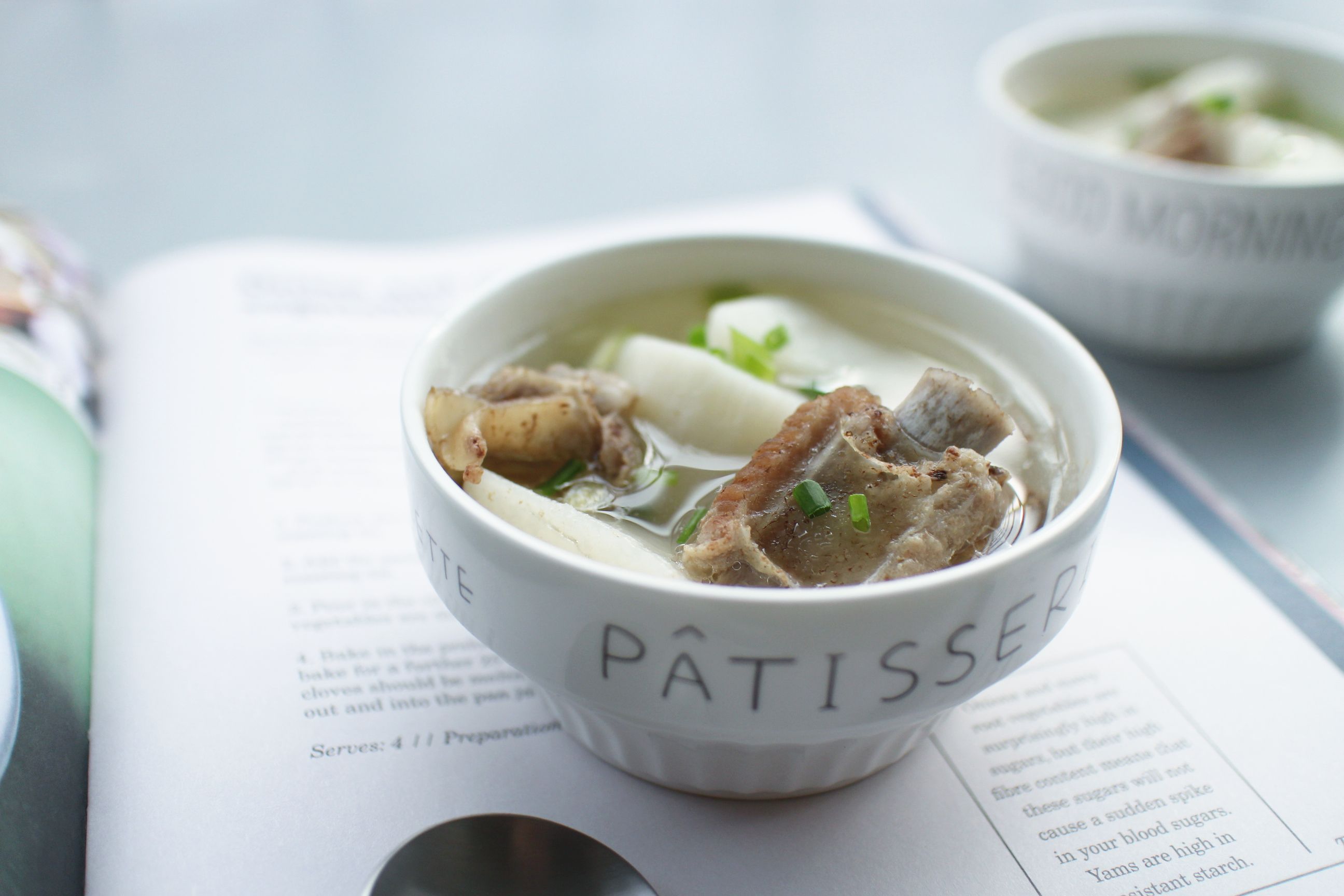 大厨分享骨汤秘方,炖的又腥又难喝都是水用错了?难怪还是小白