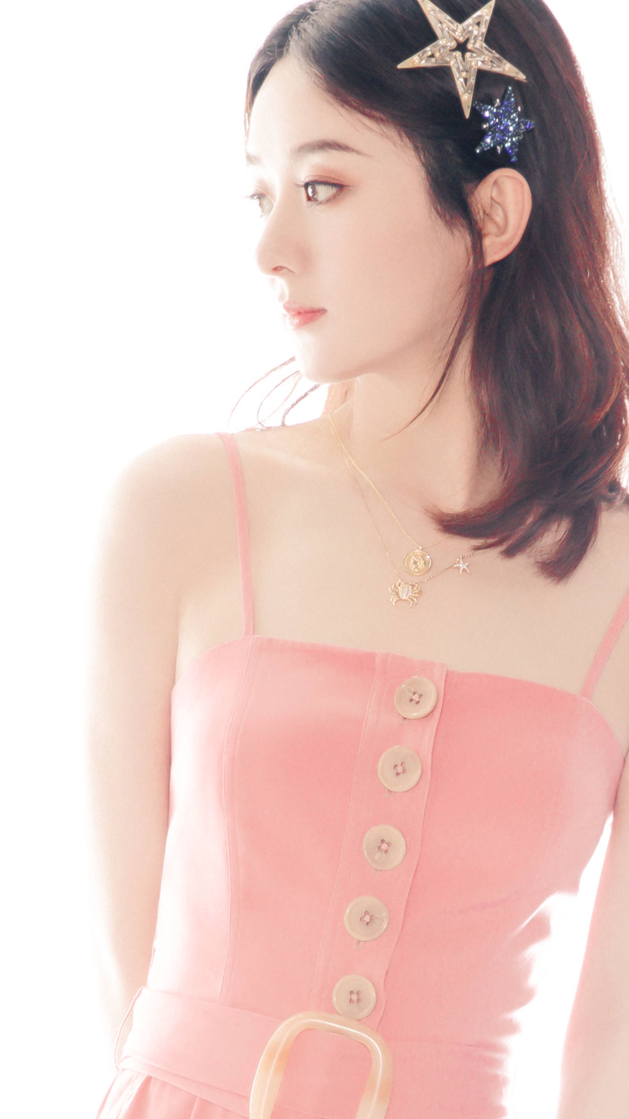 粉色的赵丽颖也太好看了吧,水蜜桃般水灵,萤火虫快来收图